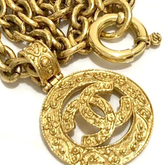 CHANEL CC Logo Round Vintage Necklace 26" Gold Tone 94A Auth b11132 - Picture 1 of 10